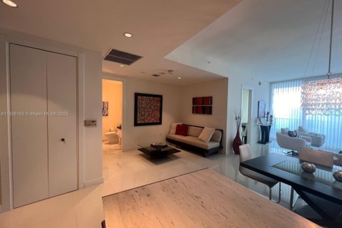 Condo in Miami, Florida, 2 bedrooms  № 1888958 - photo 3