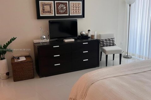 Condo in Miami, Florida, 2 bedrooms  № 1888958 - photo 16