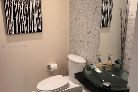 Condo in Miami, Florida, 2 bedrooms  № 1888958 - photo 23