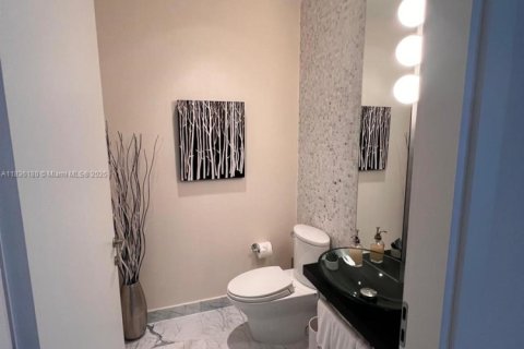 Condo in Miami, Florida, 2 bedrooms  № 1888958 - photo 22