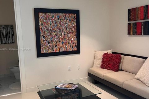 Condo in Miami, Florida, 2 bedrooms  № 1888958 - photo 24