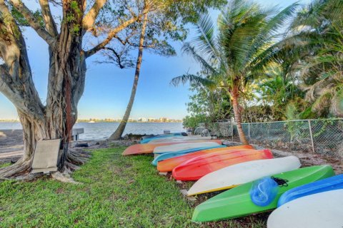 Condo in Lake Worth, Florida, 1 bedroom  № 1135472 - photo 1