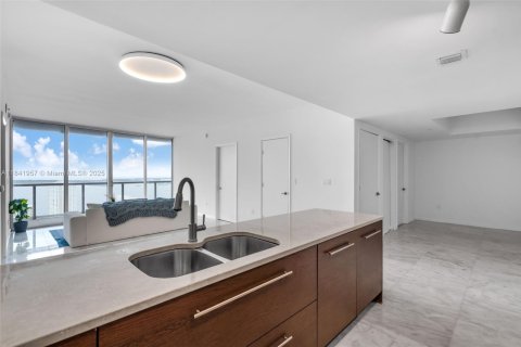Condominio en venta en Miami, Florida, 2 dormitorios, 121.98 m2 № 1836620 - foto 1