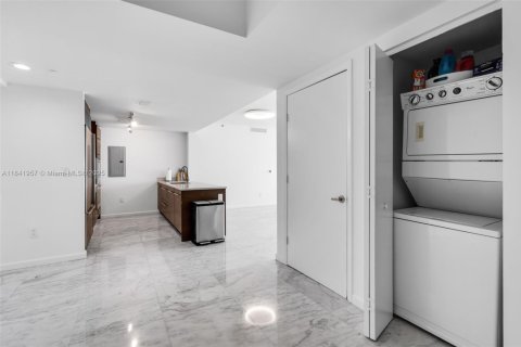Condominio en venta en Miami, Florida, 2 dormitorios, 121.98 m2 № 1836620 - foto 11