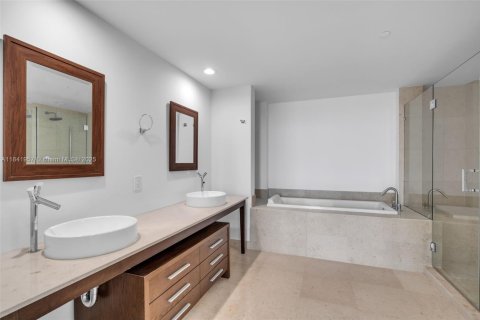 Condominio en venta en Miami, Florida, 2 dormitorios, 121.98 m2 № 1836620 - foto 16