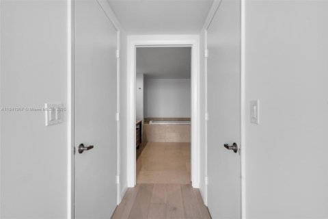 Condominio en venta en Miami, Florida, 2 dormitorios, 121.98 m2 № 1836620 - foto 15