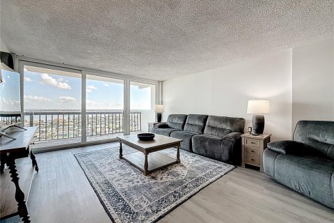 Снять в аренду кондоминиум в Клируотер, Флорида 3 комнаты, 115.2м2, № 2150522 - фото 18