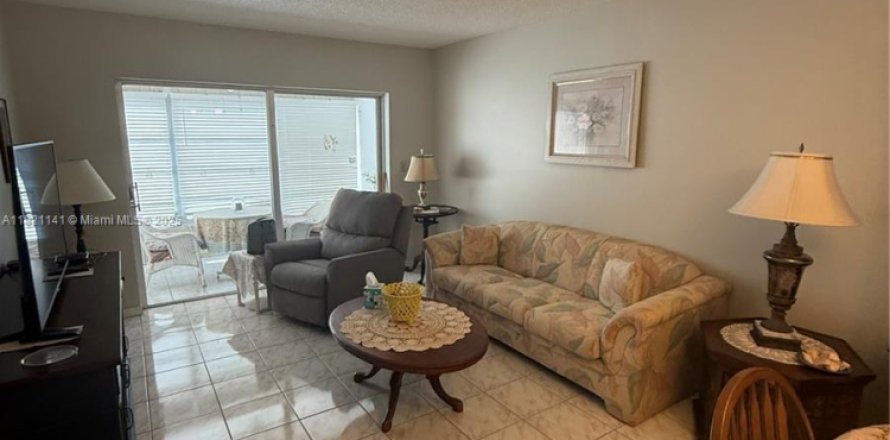 Condo in Lauderdale Lakes, Florida, 1 bedroom  № 1781443