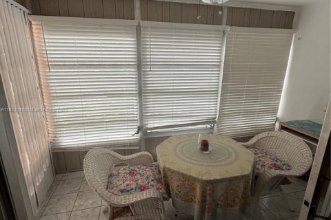 Condo in Lauderdale Lakes, Florida, 1 bedroom  № 1781443 - photo 17