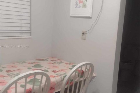 Condo in Lauderdale Lakes, Florida, 1 bedroom  № 1781443 - photo 14