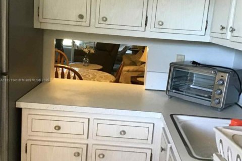 Condo in Lauderdale Lakes, Florida, 1 bedroom  № 1781443 - photo 9