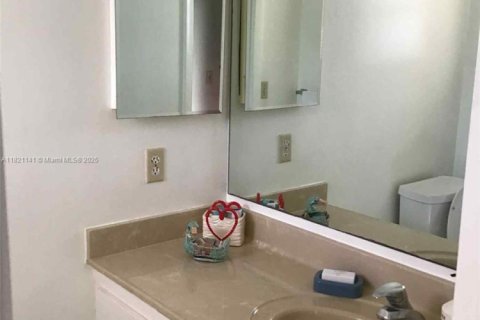 Condo in Lauderdale Lakes, Florida, 1 bedroom  № 1781443 - photo 19