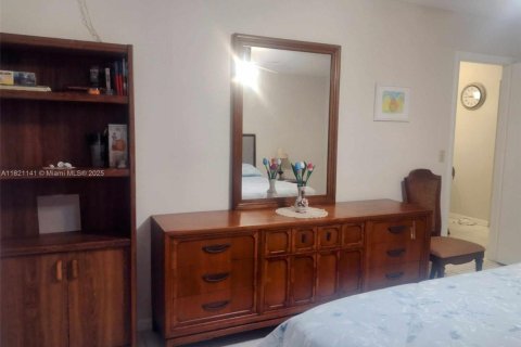 Condo in Lauderdale Lakes, Florida, 1 bedroom  № 1781443 - photo 21