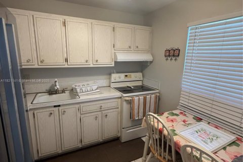 Condo in Lauderdale Lakes, Florida, 1 bedroom  № 1781443 - photo 30