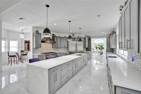House in Davie, Florida 5 bedrooms, 586.03 sq.m. № 1895767 - photo 24