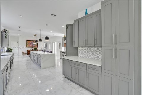 House in Davie, Florida 5 bedrooms, 586.03 sq.m. № 1895767 - photo 25