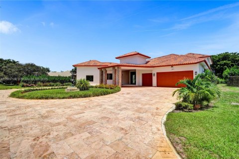 House in Davie, Florida 5 bedrooms, 586.03 sq.m. № 1895767 - photo 2