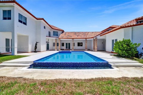 House in Davie, Florida 5 bedrooms, 586.03 sq.m. № 1895767 - photo 7