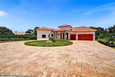 House in Davie, Florida 5 bedrooms, 586.03 sq.m. № 1895767 - photo 3