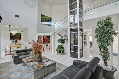 House in Davie, Florida 5 bedrooms, 586.03 sq.m. № 1895767 - photo 13