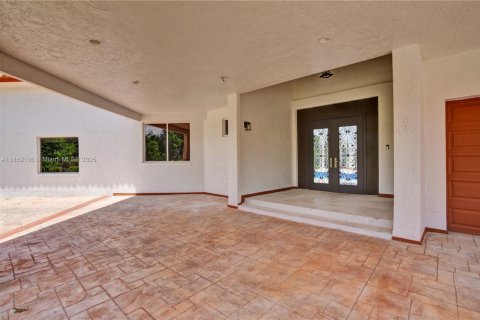 House in Davie, Florida 5 bedrooms, 586.03 sq.m. № 1895767 - photo 5