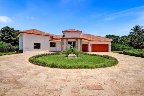 House in Davie, Florida 5 bedrooms, 586.03 sq.m. № 1895767 - photo 4