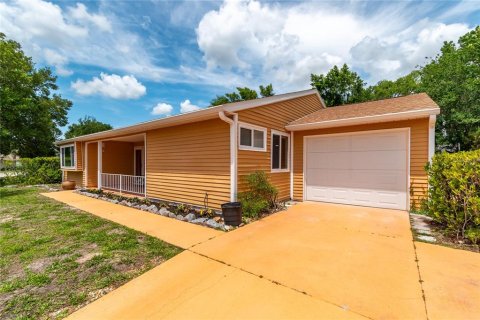 Villa ou maison à louer à Ocala, Floride: 2 chambres, 133.04 m2 № 2228152 - photo 3