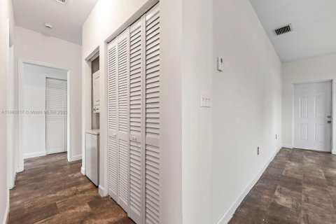 Casa en alquiler en Florida City, Florida, 4 dormitorios, 274.06 m2 № 1978129 - foto 14