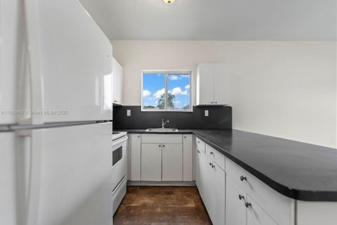 Casa en alquiler en Florida City, Florida, 4 dormitorios, 274.06 m2 № 1978129 - foto 11