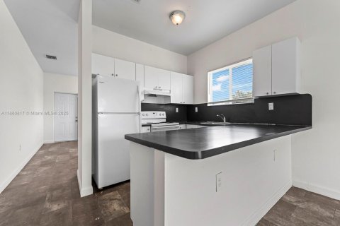 Casa en alquiler en Florida City, Florida, 4 dormitorios, 274.06 m2 № 1978129 - foto 28