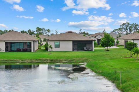House in Port Charlotte, Florida 4 bedrooms, 188.31 sq.m. № 2393747 - photo 5