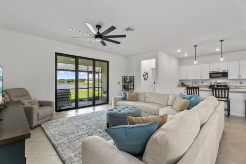House in Port Charlotte, Florida 4 bedrooms, 188.31 sq.m. № 2393747 - photo 27