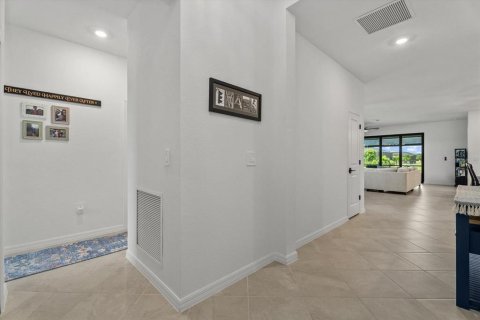 House in Port Charlotte, Florida 4 bedrooms, 188.31 sq.m. № 2393747 - photo 8