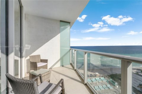 Condominio en alquiler en Hollywood, Florida, 2 dormitorios, 107.86 m2 № 2060060 - foto 2