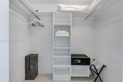 Condominio en alquiler en Hollywood, Florida, 2 dormitorios, 107.86 m2 № 2060060 - foto 16