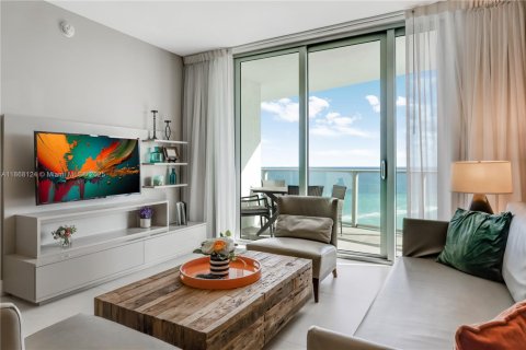 Condominio en Hollywood, Florida, 2 dormitorios  № 2060060