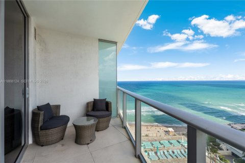 Condo in Hollywood, Florida, 2 bedrooms  № 2060060 - photo 27