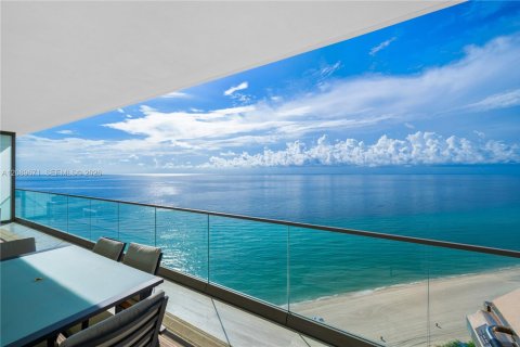 Condo in Sunny Isles Beach, Florida, 3 bedrooms  № 2368430 - photo 22