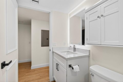 Condo in Delray Beach, Florida, 2 bedrooms  № 2247029 - photo 24