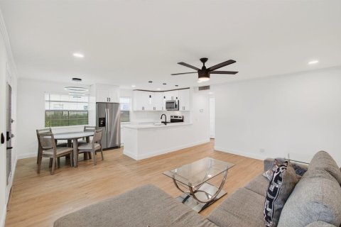 Condo in Delray Beach, Florida, 2 bedrooms  № 2247029 - photo 7