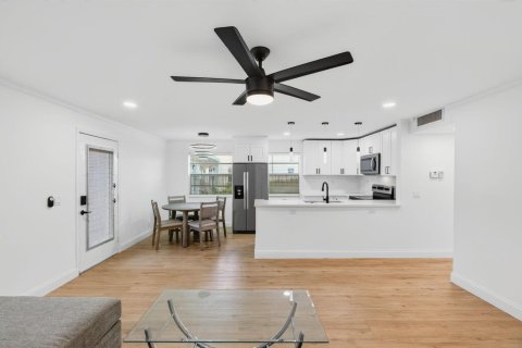 Condo in Delray Beach, Florida, 2 bedrooms  № 2247029 - photo 9