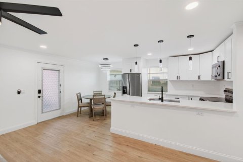 Condo in Delray Beach, Florida, 2 bedrooms  № 2247029 - photo 12