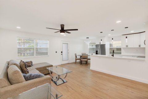 Condo in Delray Beach, Florida, 2 bedrooms  № 2247029 - photo 8