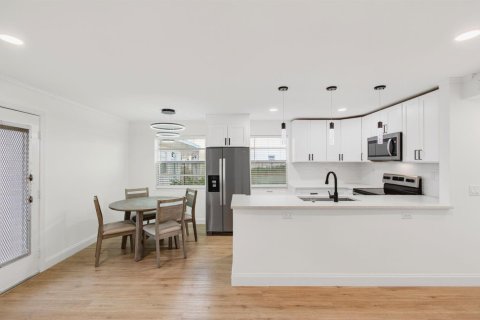Condo in Delray Beach, Florida, 2 bedrooms  № 2247029 - photo 11