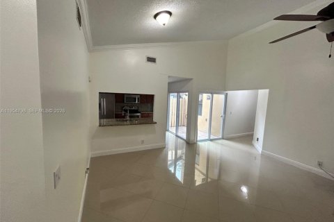 Villa ou maison à louer à Sunrise, Floride: 2 chambres, 83.61 m2 № 2009622 - photo 18