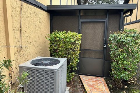 Villa ou maison à louer à Sunrise, Floride: 2 chambres, 83.61 m2 № 2009622 - photo 14