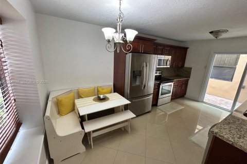 Villa ou maison à louer à Sunrise, Floride: 2 chambres, 83.61 m2 № 2009622 - photo 30