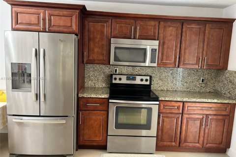 Villa ou maison à louer à Sunrise, Floride: 2 chambres, 83.61 m2 № 2009622 - photo 2