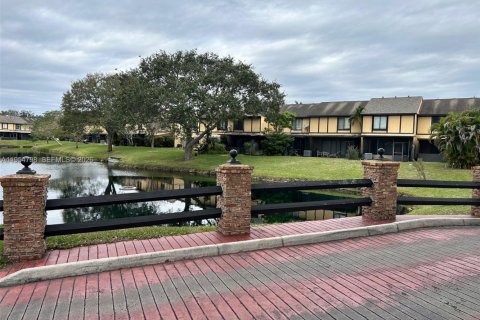 Villa ou maison à louer à Sunrise, Floride: 2 chambres, 83.61 m2 № 2009622 - photo 8