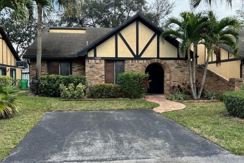 Villa ou maison à louer à Sunrise, Floride: 2 chambres, 83.61 m2 № 2009622 - photo 11